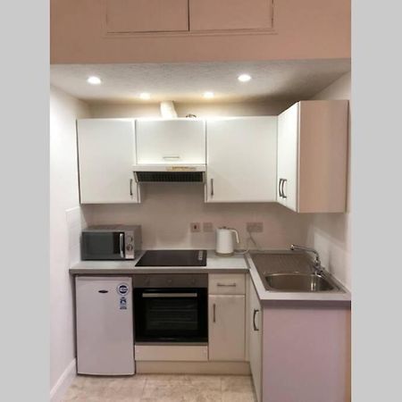 Glenfinnan - Two Bedroom Apartment Dunfermline Bagian luar foto