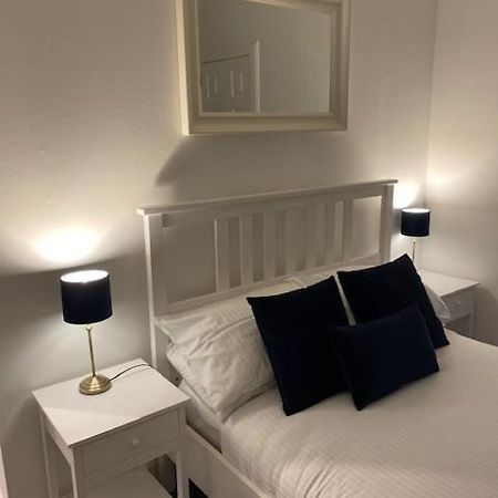 Glenfinnan - Two Bedroom Apartment Dunfermline Bagian luar foto