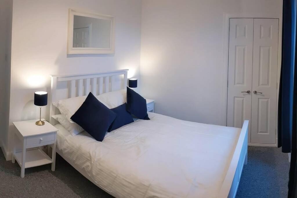 Glenfinnan - Two Bedroom Apartment Dunfermline Bagian luar foto