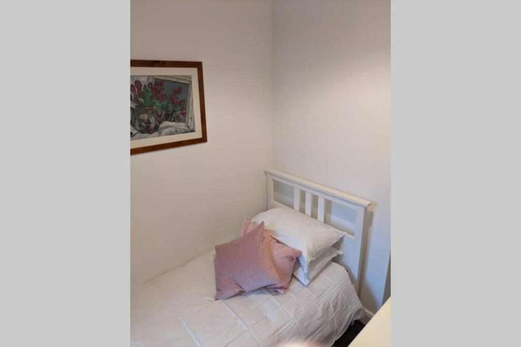 Glenfinnan - Two Bedroom Apartment Dunfermline Bagian luar foto