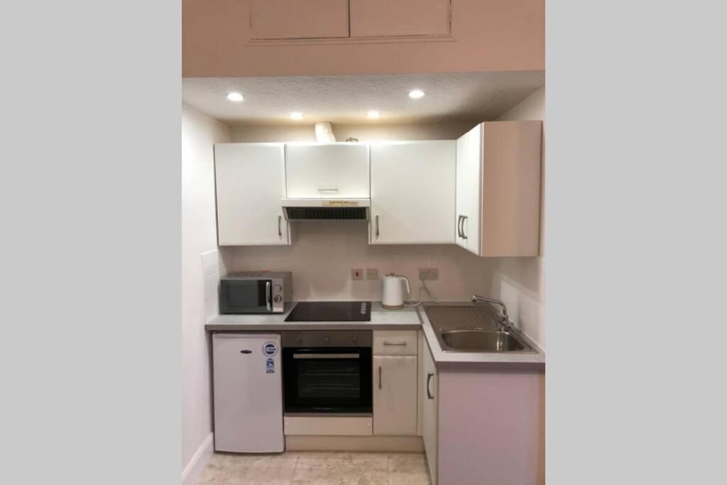 Glenfinnan - Two Bedroom Apartment Dunfermline Bagian luar foto