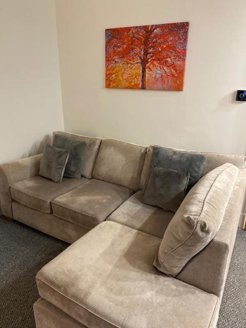 Glenfinnan - Two Bedroom Apartment Dunfermline Bagian luar foto