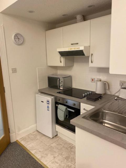 Glenfinnan - Two Bedroom Apartment Dunfermline Bagian luar foto