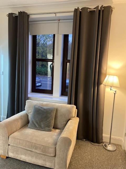 Glenfinnan - Two Bedroom Apartment Dunfermline Bagian luar foto